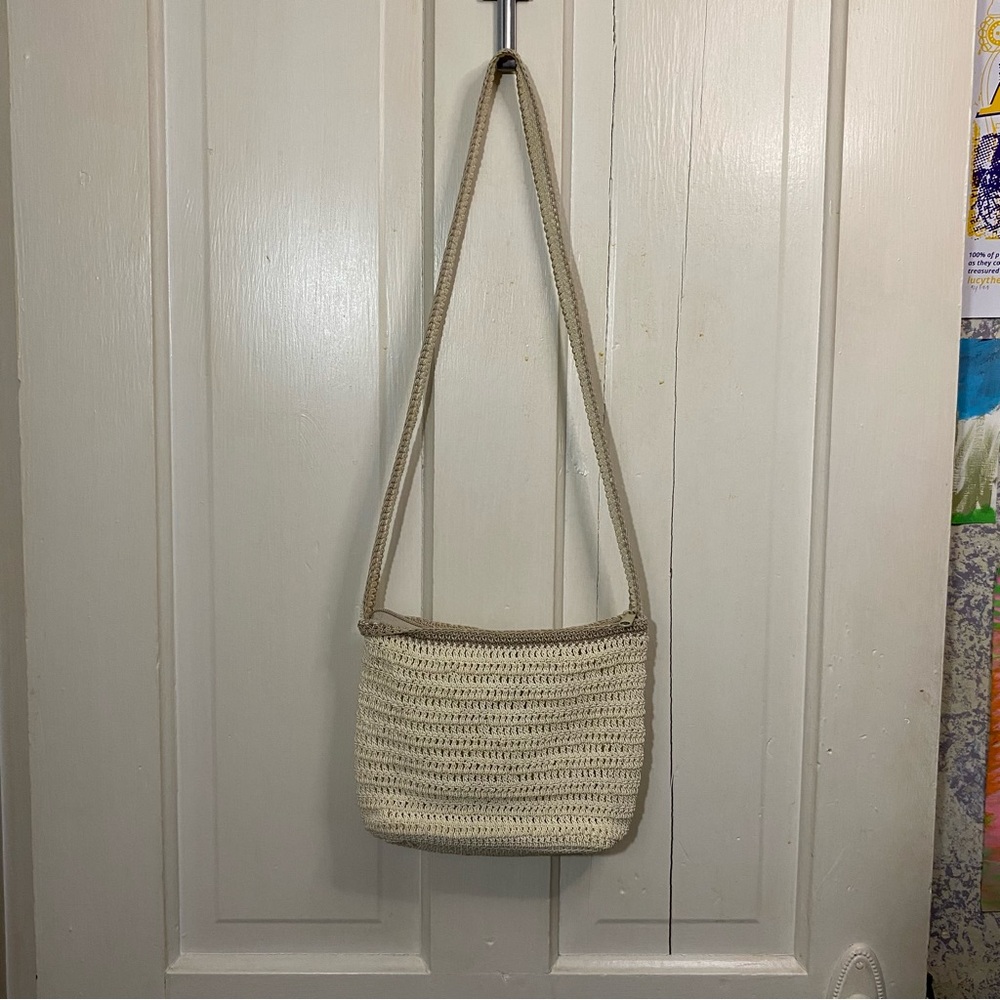 CHATEAU | Handmade in China Crochet Tan Crossbody Bag with Bow - Picture 10 of 11